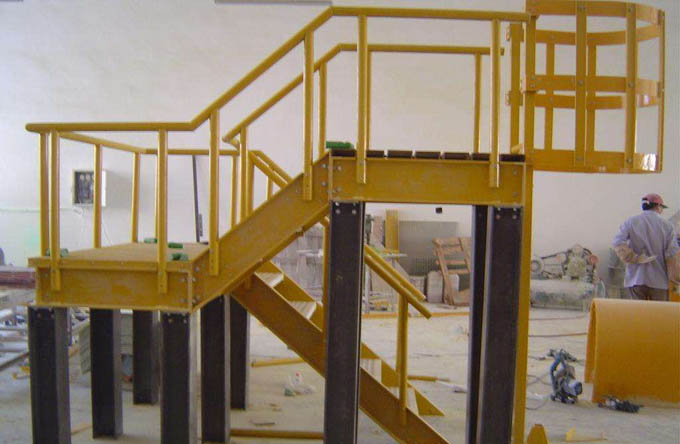 梅州玻璃钢爬梯平台厂家为您介绍选址的技巧